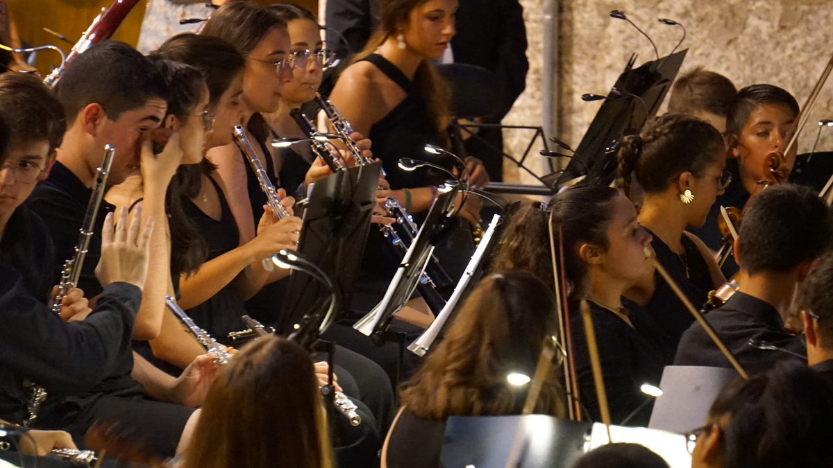 MiguelAngValero's tweet photo. Debutaba ayer Cuenca, Cultura a cielo abierto con el concierto de la Joven Orquesta de Cuenca en una Plaza de la Merced llena a rebosar. Mis más sinceras felicitaciones a los jóvenes músicos, a su director Manuel Murgui y a su presidente Miguel Bueno. Gracias a todos ♥️ https://t.co/Cm67w4Hx63