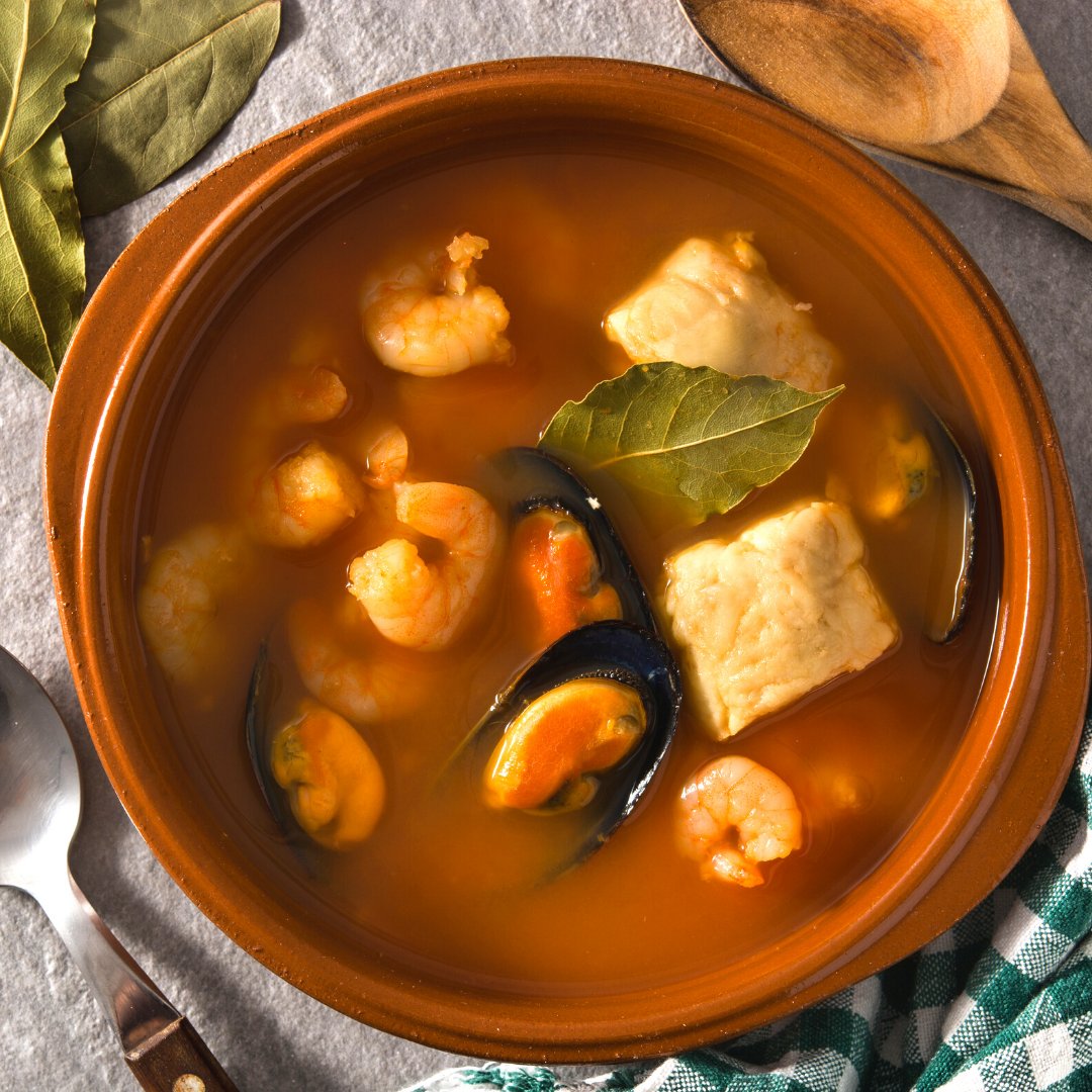 Cocoricoooo ! 🇫🇷 🎉

C’est la fête nationale en France, l’occasion de rendre hommage à un plat typiquement français : la bouillabaisse ! Il s’agit d’un plat qui convient parfaitement pour un repas de fête.

Toute l’équipe Seafoodia vous souhaite une belle fête du 14 juillet !