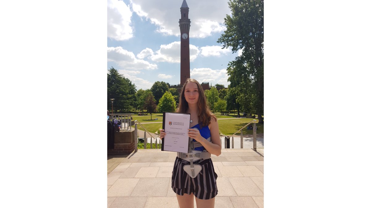 First up is Emily Walker for winning our Perry Prize - congratulations! This is awarded for the best performance in our BSc in Biochemistry. Emily’s final year project with <a href="/LindseyLCompton/">Lindsey Compton</a> focused on food security, specifically late blight disease in potatoes. #UoBGraduation