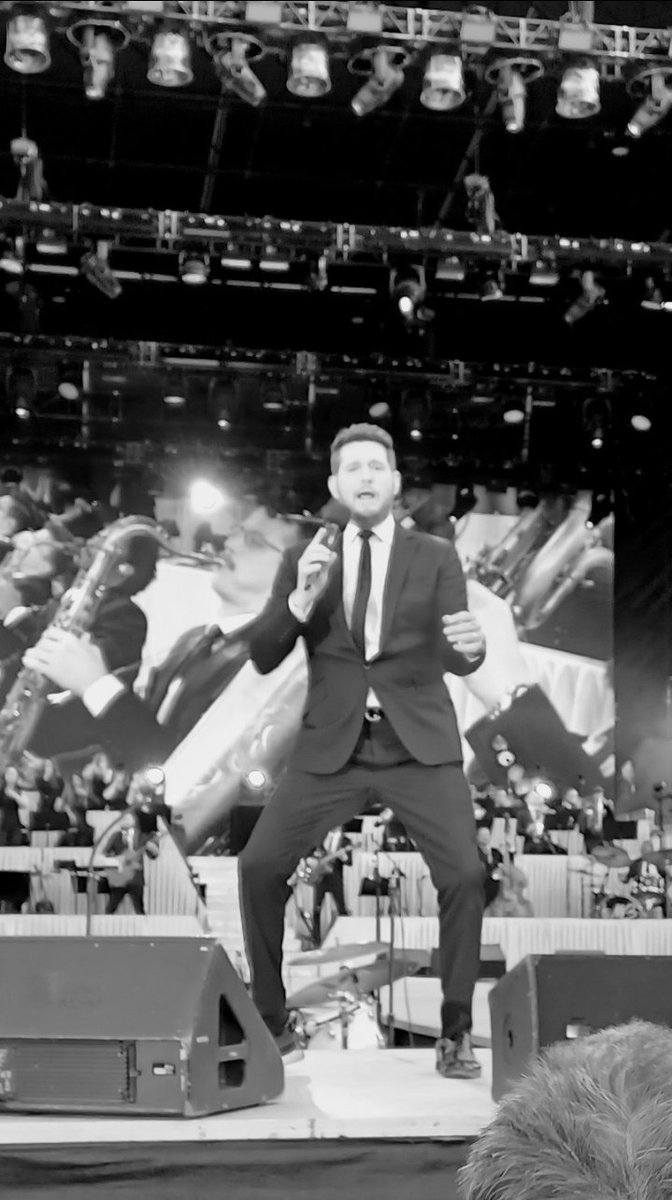 bubletribute's tweet photo. Fabulous evening at @WarwickCastle for @MichaelBuble @bubletribute #bubletribute #Michaelbubletribute #michaelbuble #stevemaitland #uklongestMBtribute #MBHigherTour #mbhigher https://t.co/301u8GI5gg