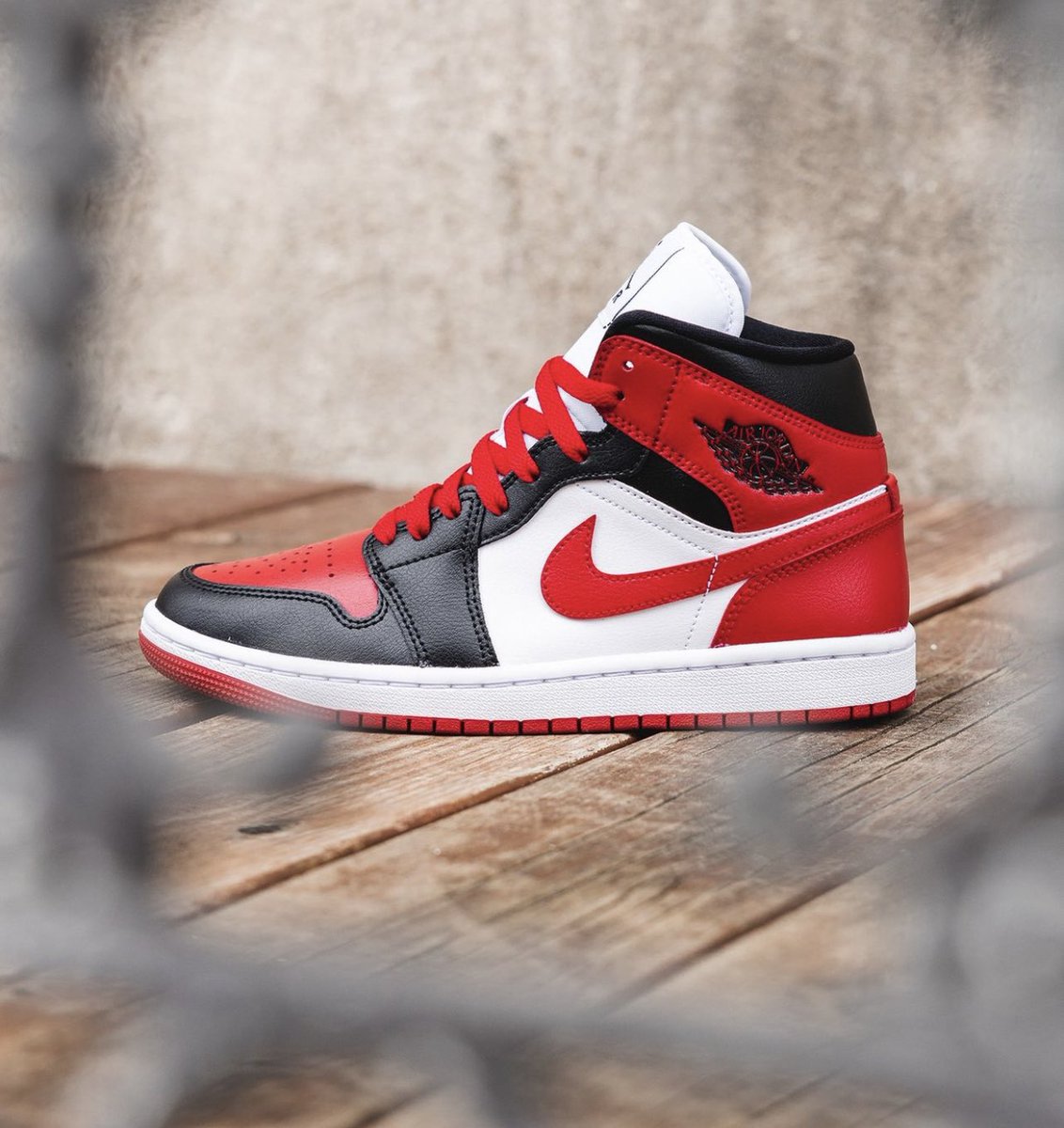 SNKR_TWITR on Twitter "More sizes available WMNS Jordan 1 Mid ‘Bred