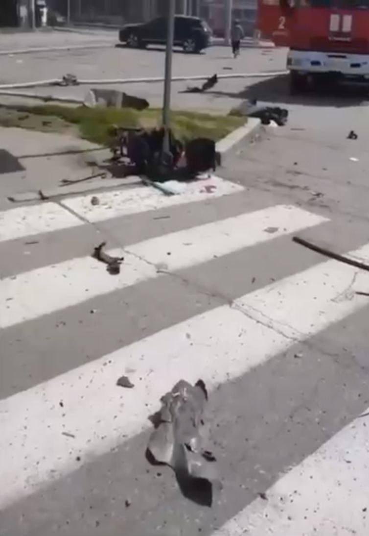 It’s a stroller. Once again - a stroller!

With a baby in it.