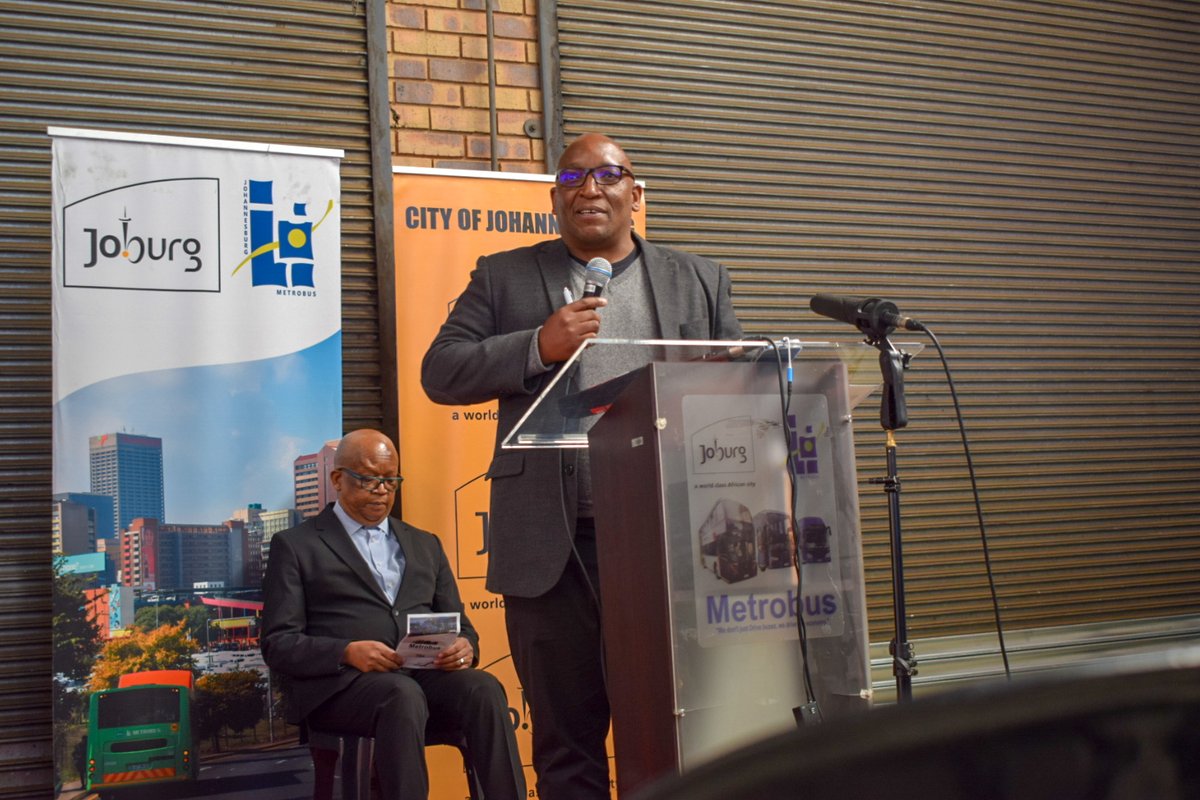 JoburgMetrobus's tweet photo. It was a big day yesterday, unveiling our 105 refurbished buses with Metrobus MD Xholiswa Mhlongo ,Executive Mayor, Cllr Mpho Phalatse, and the MMC for Transport in Johannesburg, Cllr Funzi Ngobeni https://t.co/6OqBDZZu8p