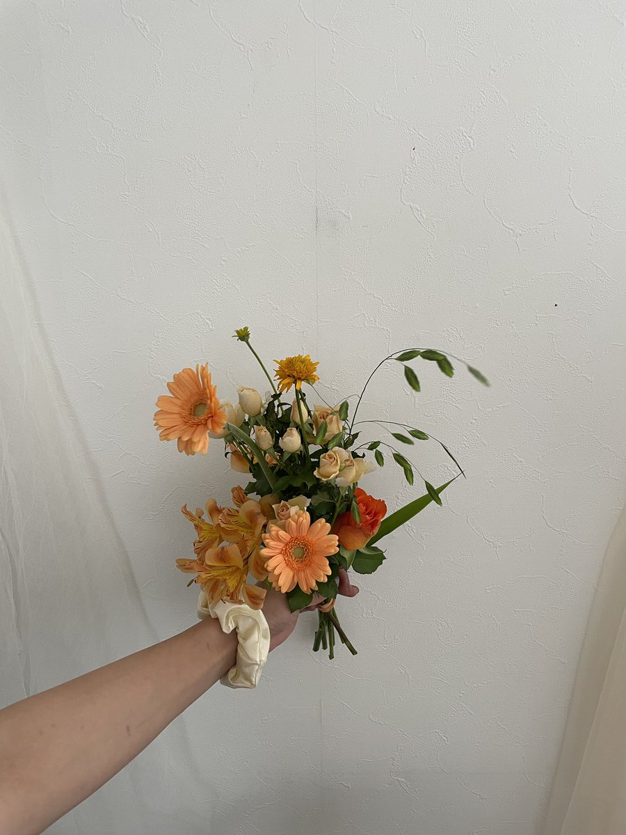 Iputa_flower_'s tweet photo. ラッピングする前とした後でだいぶ雰囲気が変わります💐ラッピングにもこだわるのがエアリーコッタバルのこだわり𓍯 https://t.co/H832c9GEYg