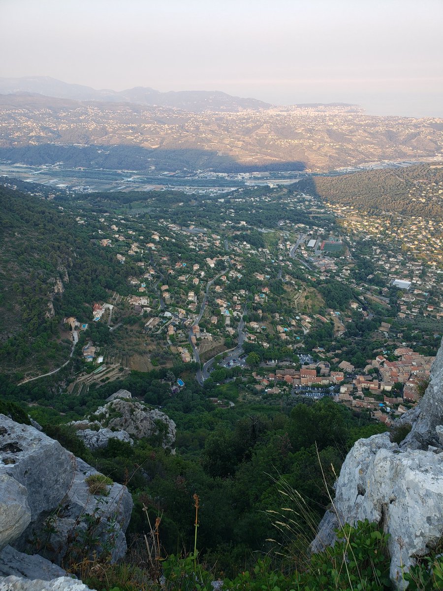 Celia_G06's tweet photo. Randonnée très sympa jusqu'au sommet du Baou de Saint Jeannet ! 
⚠ 1h30 de montée 😬😪
Mais ça vaut le coup !

#MagnifiqueFrance 
#BaladeSympa 
#AlpesMaritimes https://t.co/5C79Rcz5HR