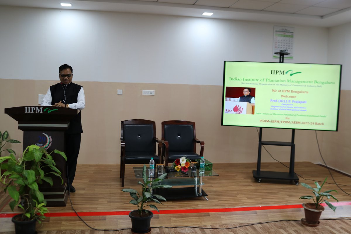 iipm_bangalore's tweet photo. #BUSINESS POTENTIAL OF #PROBIOTIC FUNCTIONAL FOODS
We at #IIPMB thank  Dr. Jashbhai B. Prajapathi for enlightening the young minds on the future trends and  opportunities in Probiotic Foods.  

#iipmb #ABPM #FPBM #AEBM #agri #VKCoE #Plantation https://t.co/IRaWrnpnjZ