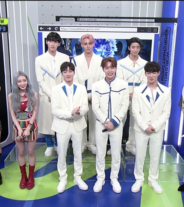 jyspeach's tweet photo. CHUNGHA SWEETIE MY BABYGIRL LOOK AT HER PEA SIZED NEXT TO SF9 U GIANT MEN https://t.co/KObhVL4nMY