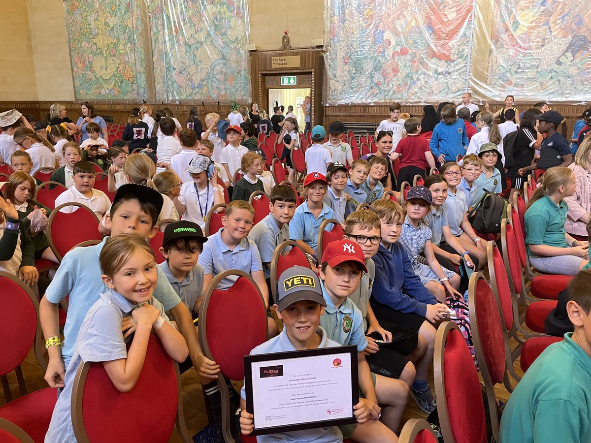 llanrhidianp's tweet photo. #LlanPryCop receiving their certificate for the Swansea Enterprise Challenge ☀️ Preparing to be enterprising, ambitious, capable and creative citizens of the future 🌎#LlanCom #Llan4P #PrimEnt22 @SwanseaCouncil https://t.co/Qa2GlVHwtI