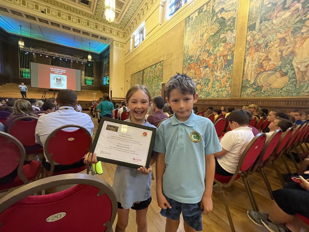 llanrhidianp's tweet photo. #LlanPryCop receiving their certificate for the Swansea Enterprise Challenge ☀️ Preparing to be enterprising, ambitious, capable and creative citizens of the future 🌎#LlanCom #Llan4P #PrimEnt22 @SwanseaCouncil https://t.co/Qa2GlVHwtI