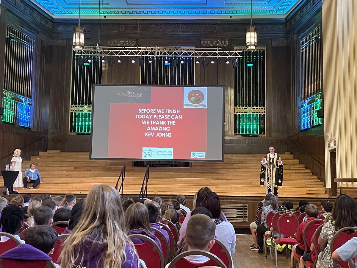 llanrhidianp's tweet photo. #LlanPryCop receiving their certificate for the Swansea Enterprise Challenge ☀️ Preparing to be enterprising, ambitious, capable and creative citizens of the future 🌎#LlanCom #Llan4P #PrimEnt22 @SwanseaCouncil https://t.co/Qa2GlVHwtI