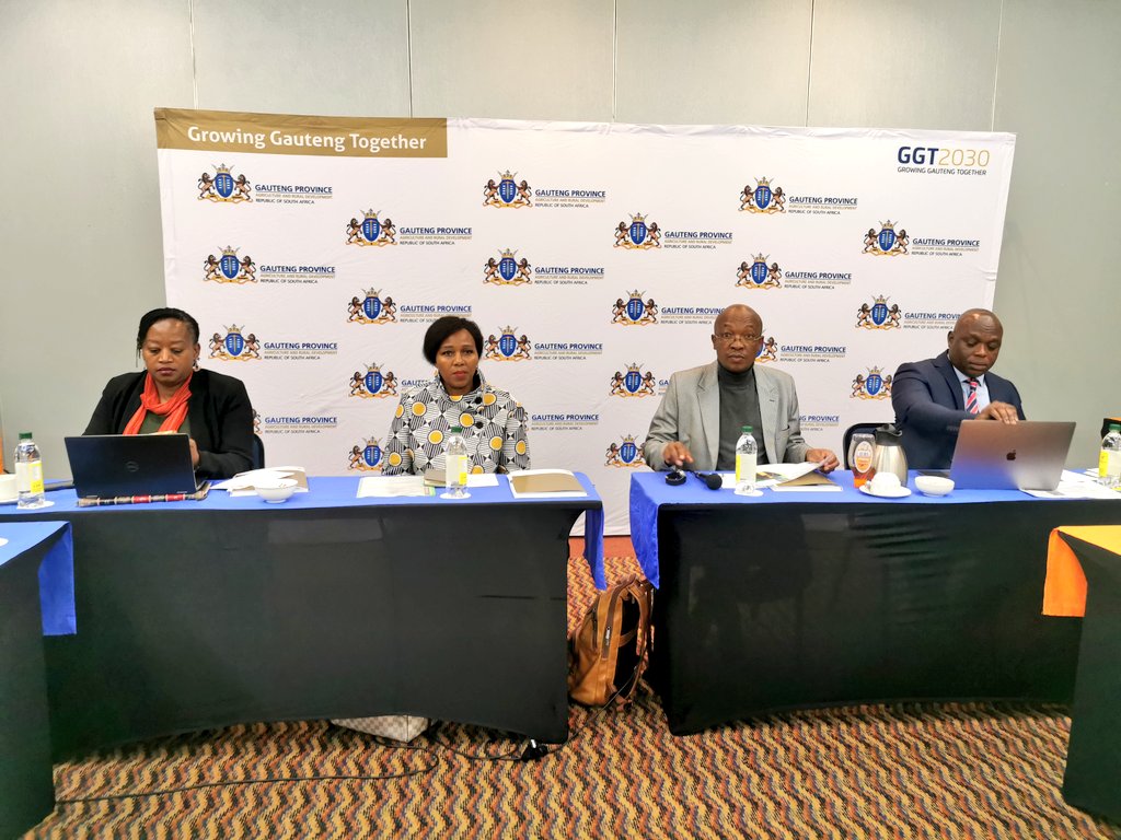 OfficialGDARD's tweet photo. MEC @TauParks officially closes the Premier's Expert Advisory Committee on Climate Change Meeting at Sunnyside Park Hotel in Parktown. #Treadclosed https://t.co/28pF5pkGX3