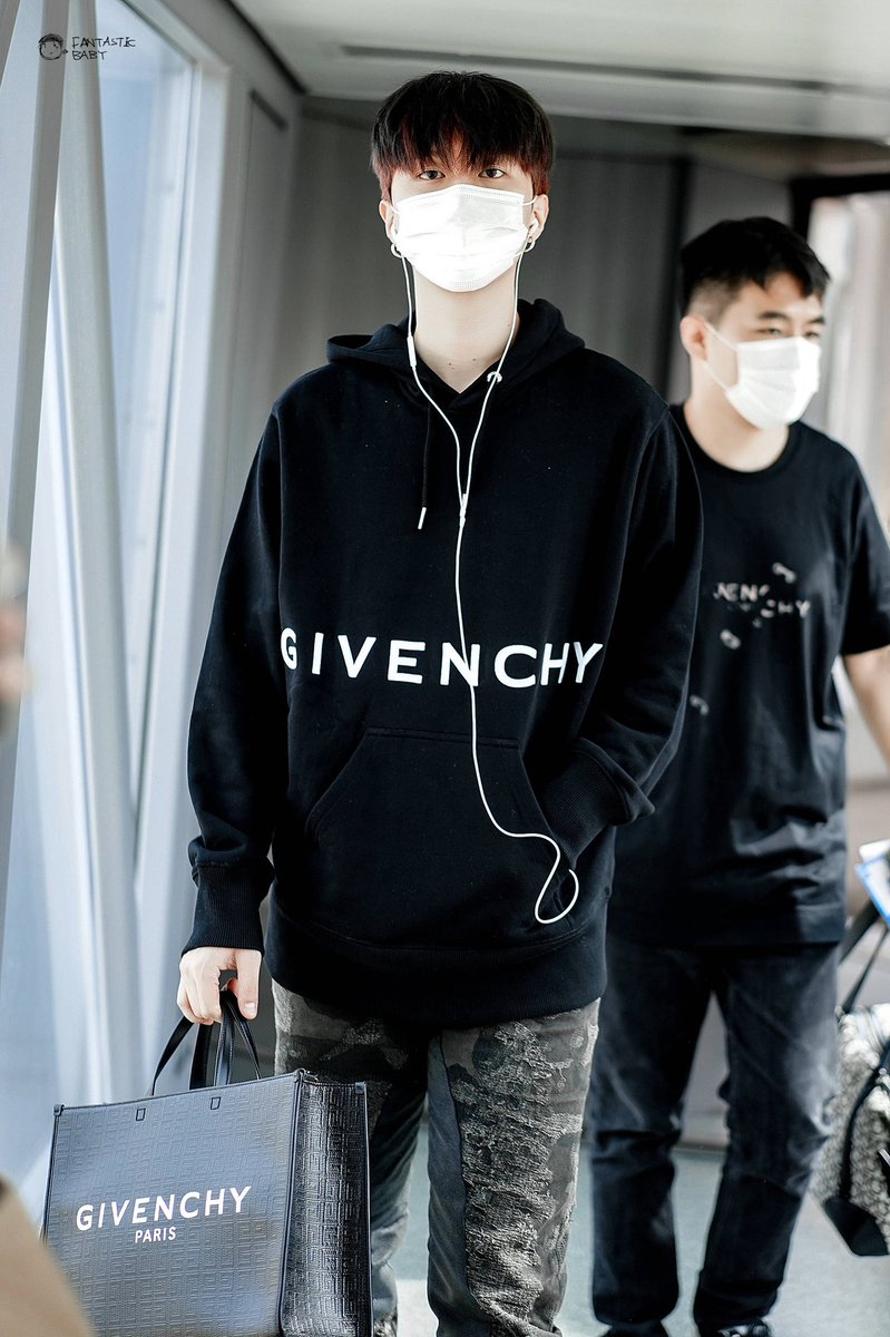 chengcheng_ph's tweet photo. 071422 — fan chengcheng airport snaps 📷
©️Fantasticbaby丨范丞丞
#Fanchengcheng #范丞丞 #AdamFan #NINEPERCENT #NEXT7 #FanchengchengPH #ChengXings #Cpop https://t.co/26ABy9vpzy