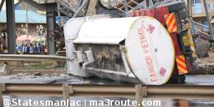 a3Route's tweet photo. 13:06 Thika road shut down as tanker overturns near roysambu   please use alternative routes  https://t.co/VbIZxh1GDn via @StatesmanJac