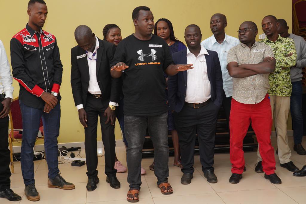 powertoyouthug's tweet photo. Journalists participate in the Gender Transformative approach exercise during @powertoyouthug capacity building training.
Our society norms and values often affect how we report information on SRHR issues for young people.
#ChangeStartsWithYou(th)
#TransformativeJournalism https://t.co/pocYmyNFUw