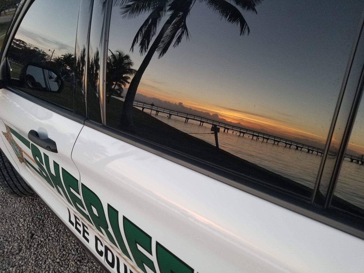SheriffLeeFL's tweet image. Good morning, #LeeCountyFL 

Enjoy paradise and be safe!