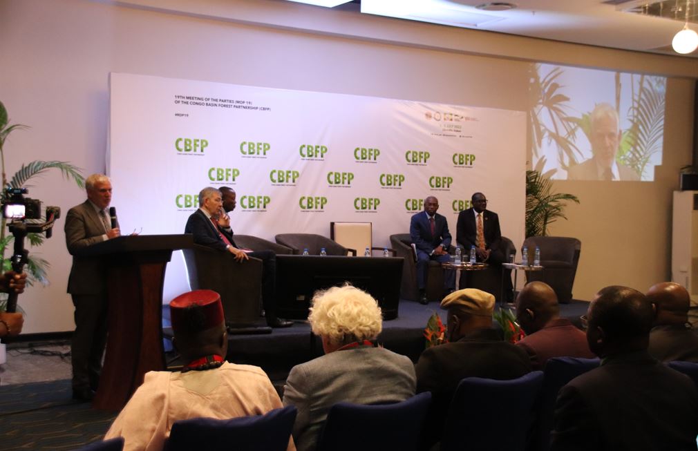 cbfp_pfbc's tweet photo. Meeting of the Congo Basin Forest Partnership in Gabon: #Germany commits #45million euros for the conservation of the #Congo #forest #MOP19 #RDP19
@cbfp_pfbc. That was announced by Development State Secretary Jochen Flasbarth..
https://t.co/yKzXi1V9cq https://t.co/LDZSU3tmZp