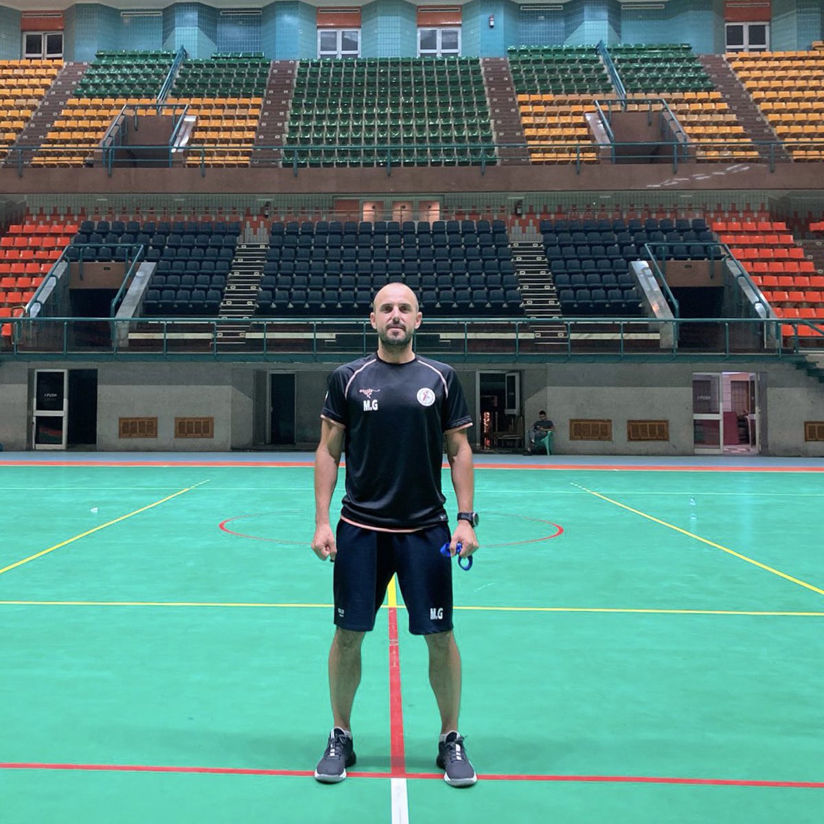 fcantabrabm's tweet photo. 🇰🇼 El cántabro Marcos Gárate ha estado concentrado estos días con el equipo nacional de Kuwait, del que es segundo entrenador.

👉🏼 El también preparador de porteros de la @fcantabrabm ha trabajado con el combinado que dirige Isidoro Martínez.

🇵🇱 #TerritorioBalonmano https://t.co/YhBtt0E5tq