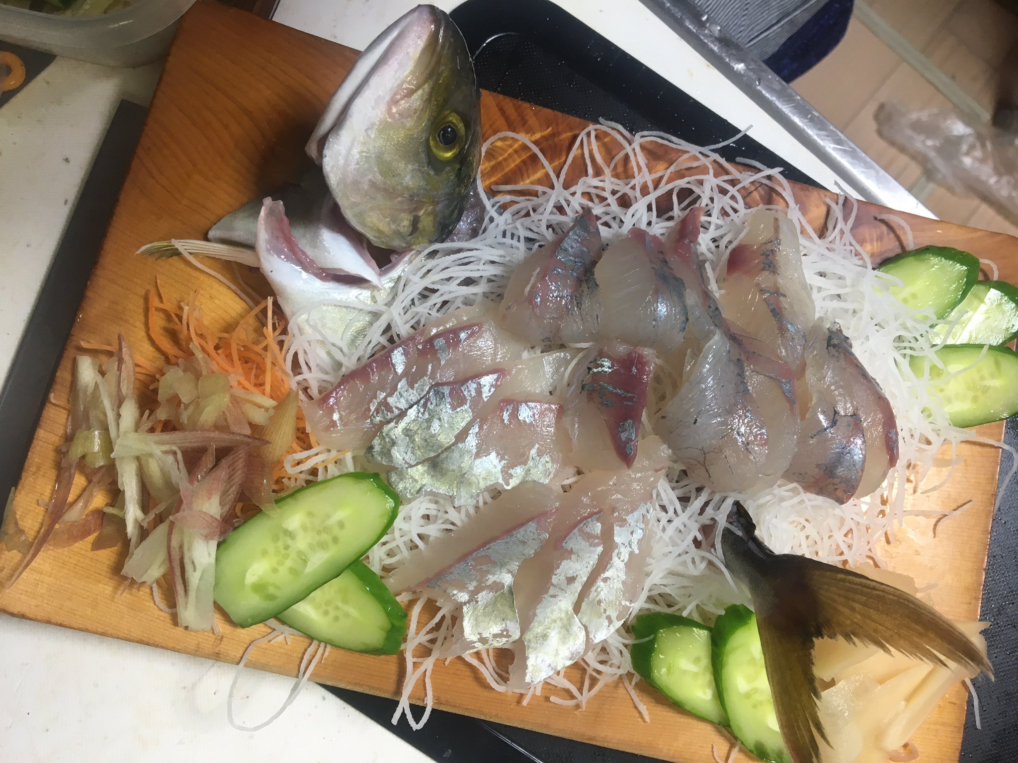 Nori Zo 刺身に牛乳 釣りたて新鮮めっちゃ美味しいです 捌きやすさと 歩留まりの良さも魚界トップレベル T Co 798ivvsmhi Twitter