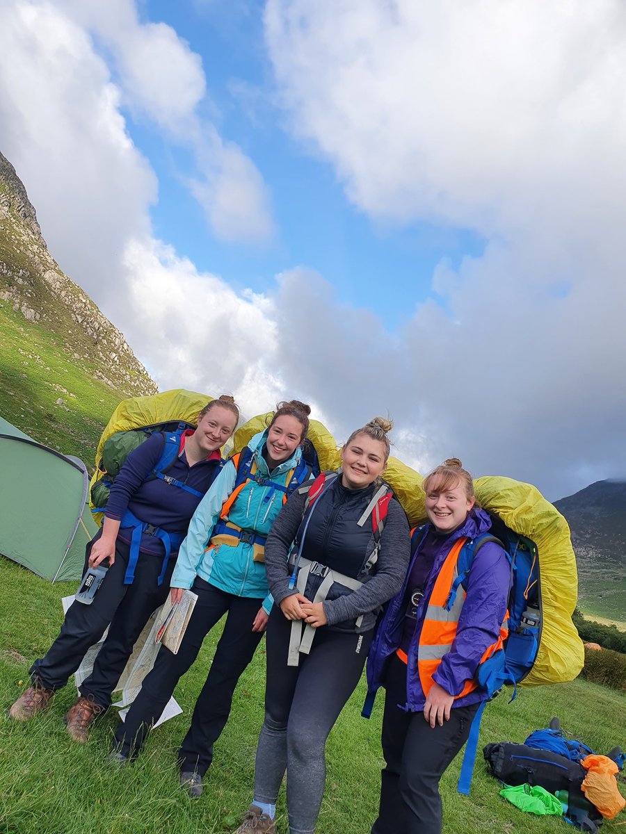 SandHighDofE's tweet photo. Gold Qual - They are off on day 3! A chilly start but the sun is starting to peek through #golddofe #snowdonia @SandbachCollege @SandbachHigh https://t.co/4dtBucPAgW