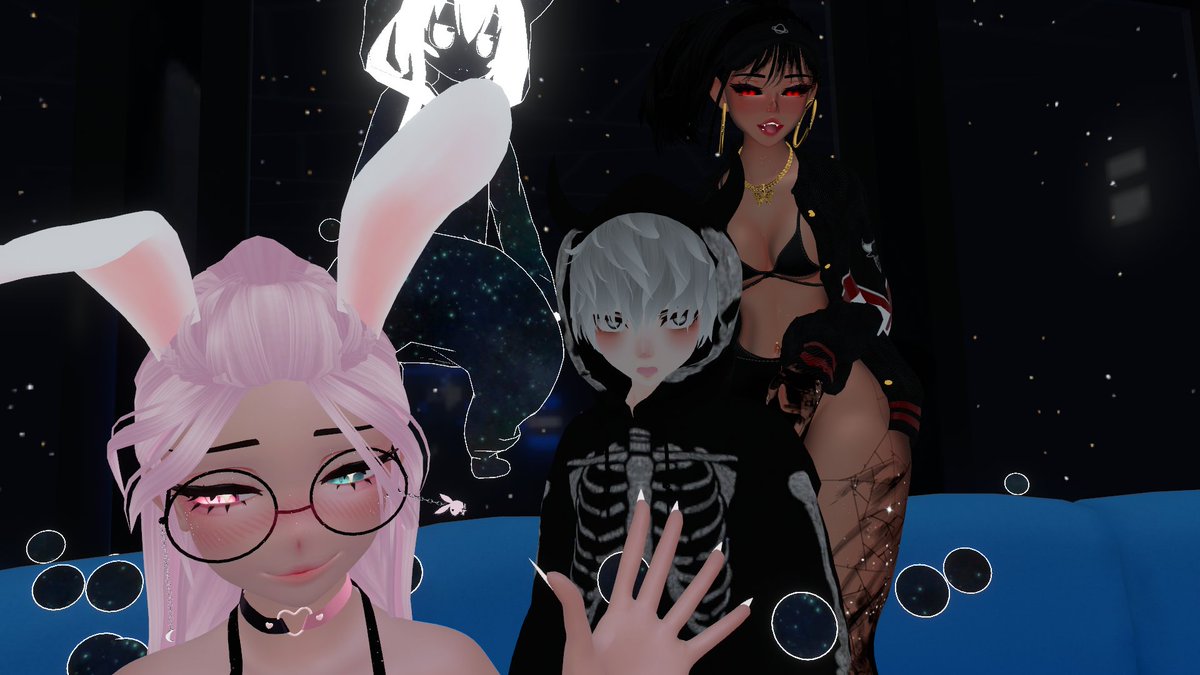 PinkxMoonxx's tweet photo. Drinking games! #VRChatPhotographer
#VRChat
#VRC
#VRChatnightclub
#VRChatdrinking https://t.co/glvxgFn1iw