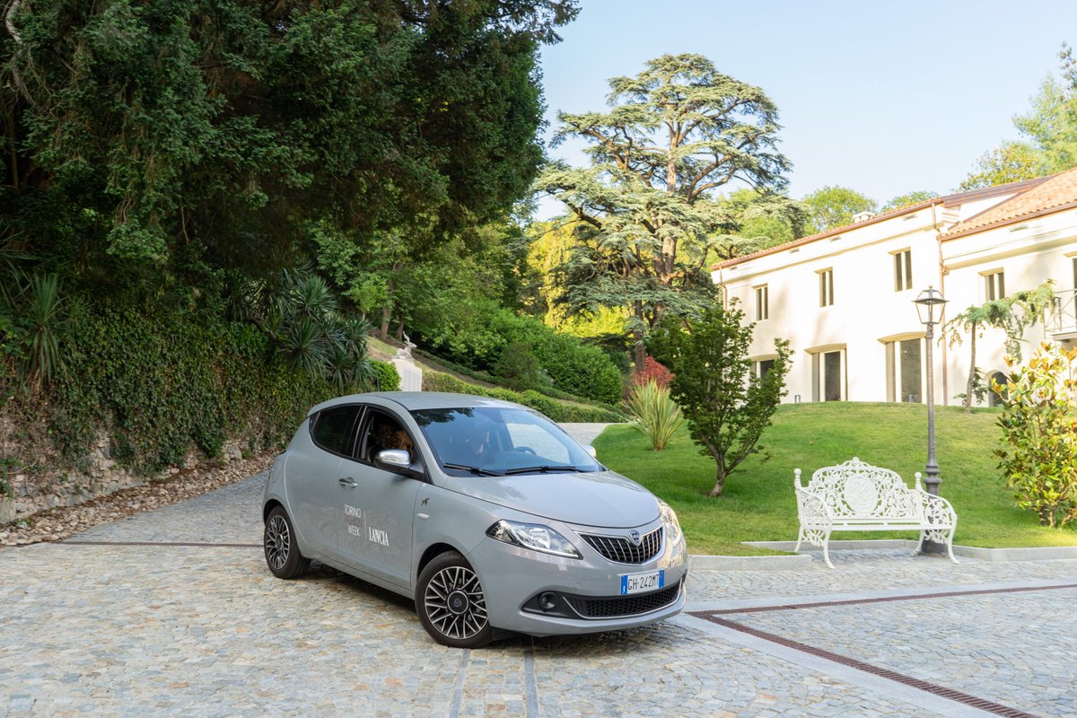 officialenzari's tweet photo. Lancia Ypsilon Alberta Ferretti stars at Torino Fashion Week
👇👇👇👇
* Read more on our Facebook page 👉 https://t.co/WOc5ZjLHky 👈
#lancia #cars #news #italy #LanciaYpsilon #AlbertaFerretti #torinofashionweek #Torino #Enzari #italiancars #savelancia #lovelancia https://t.co/Yl3In05KN1