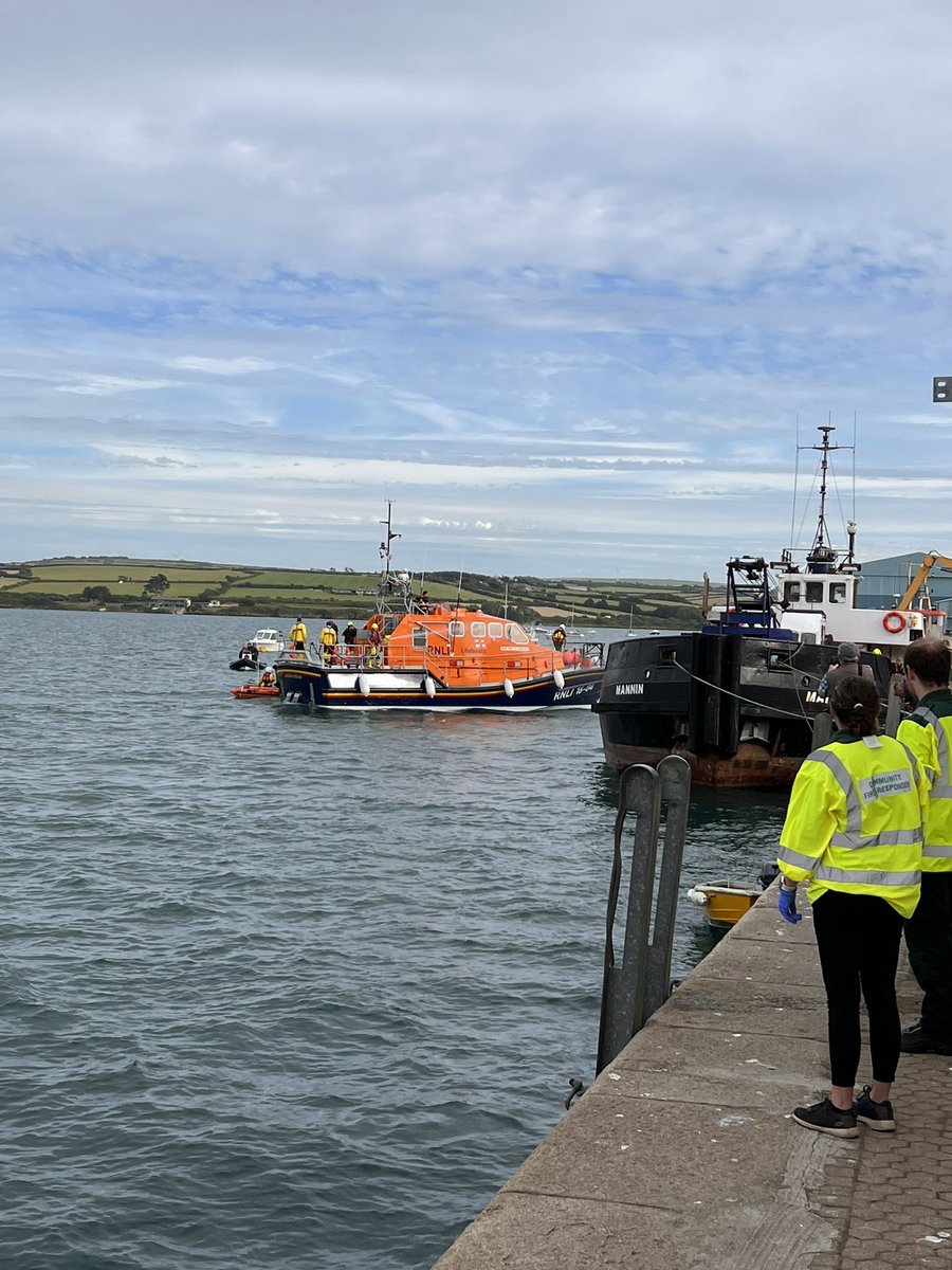 Padstow_CFR's tweet photo. We took part in a great multi-agency training scenario last night. Really useful and interesting to work alongside our partners in how we can assist in major incidents. Thank you Padstow Harbour Commission @PadstowCFRS @WadebridgeCFRS @PadstowCRT @lifeboatpadstow @RockRNLI https://t.co/dKLc6MPMfo