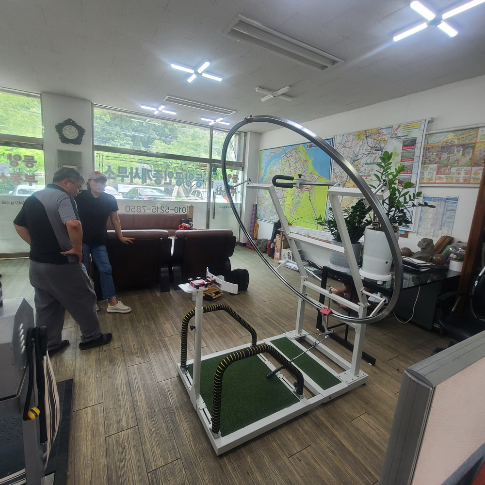 Proswing_Inc's tweet image. 경기도 하남시에 위치한 동양공인중개사에 프로스윙머신 설치
proswing.kr
제품문의:1899-66373 / 전국무료배송설치
(주)프로스윙은 골프스윙머신 제조전문 업체
#실내골프연습기 #드라이버교정스윙기 #아이언연습스윙기 #골프스윙자세교정기 #골프궤도교정도구 #프로스윙연습기 #골프머신