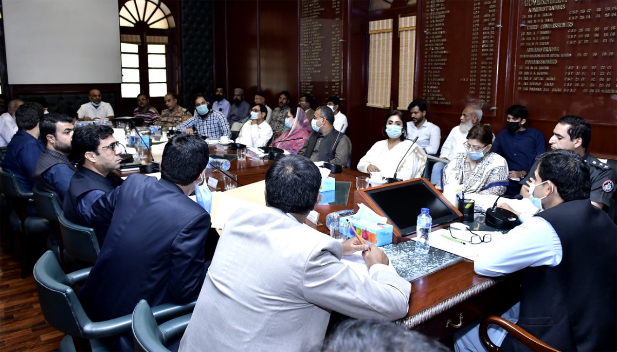 CommissionerKhi's tweet photo. Commissioner Karachi Mr. Muhammad Iqbal Memon chaired a meeting regarding provision of staff for polling duties for Local Government Election 2022. https://t.co/QcOeze9odF