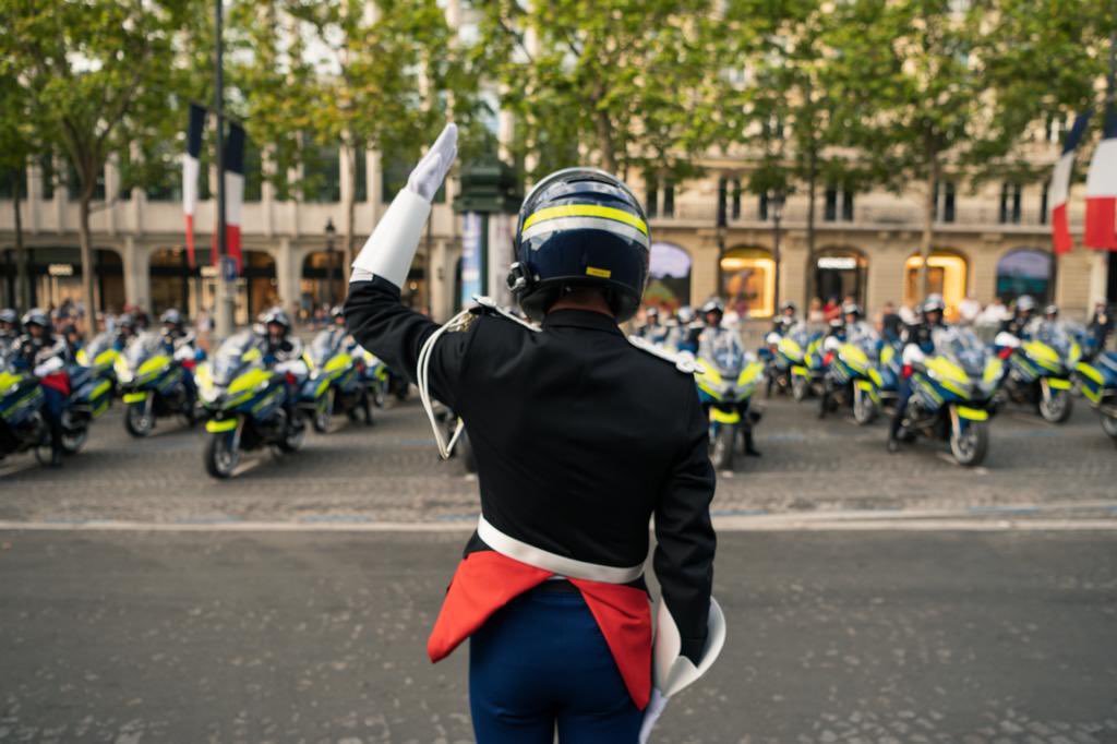 maisonfabre's tweet image. 🇫🇷 A l'occasion du défilé du 14 juillet, les honneurs seront rendus au Président de la République, place de la Concorde par le 1er régiment d’infanterie de la Garde Républicaine.
@maisonfabre a fabriqué plus de 4080 paires de gants blancs à #Millau pour la Garde Républicaine. 🇫🇷