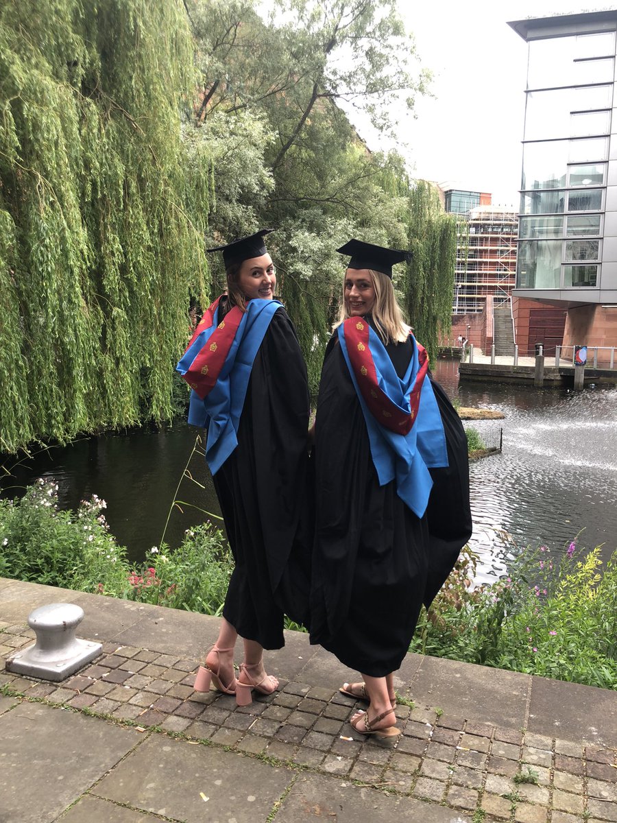 amyyclintonn's tweet photo. 12.07.2022 - Graduation 2020🎓 https://t.co/GW2lilJI8q