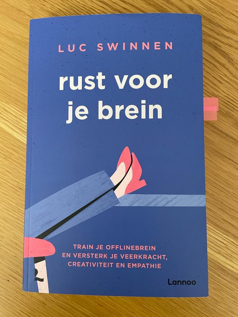 We mijmeren te weinig. Heerlijk nietsdoen is goud waard voor je hersenen. Dat stelt <a href="/LucSwinnen/">Luc Swinnen</a> in zijn boek ‘Rust voor je brein: Train je offline brein en versterk je veerkracht, creativiteit en empathie’. Dat is dus mijn #leestip voor de komende vakantieperiode! #breinwerking