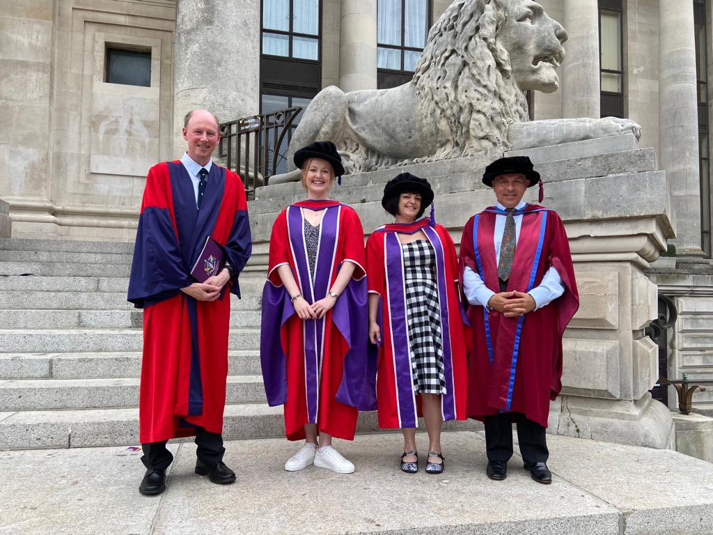 ExrcXenopus's tweet image. Congratulations Dr Sian and Dr Annie!