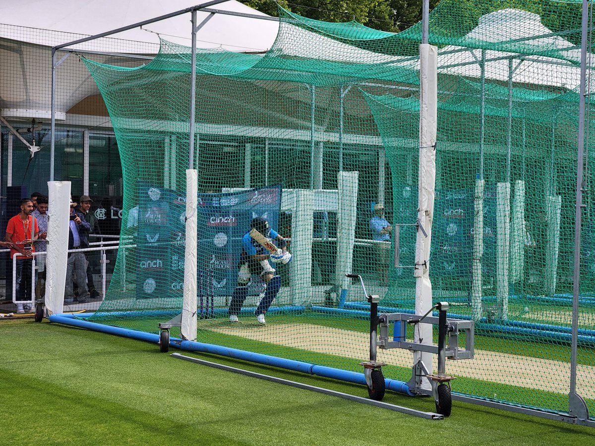 BCCI's tweet photo. Virat Kohli warming up in the nets ahead of the 2nd ODI against England.

#ENGvIND https://t.co/BgDquilIOz
