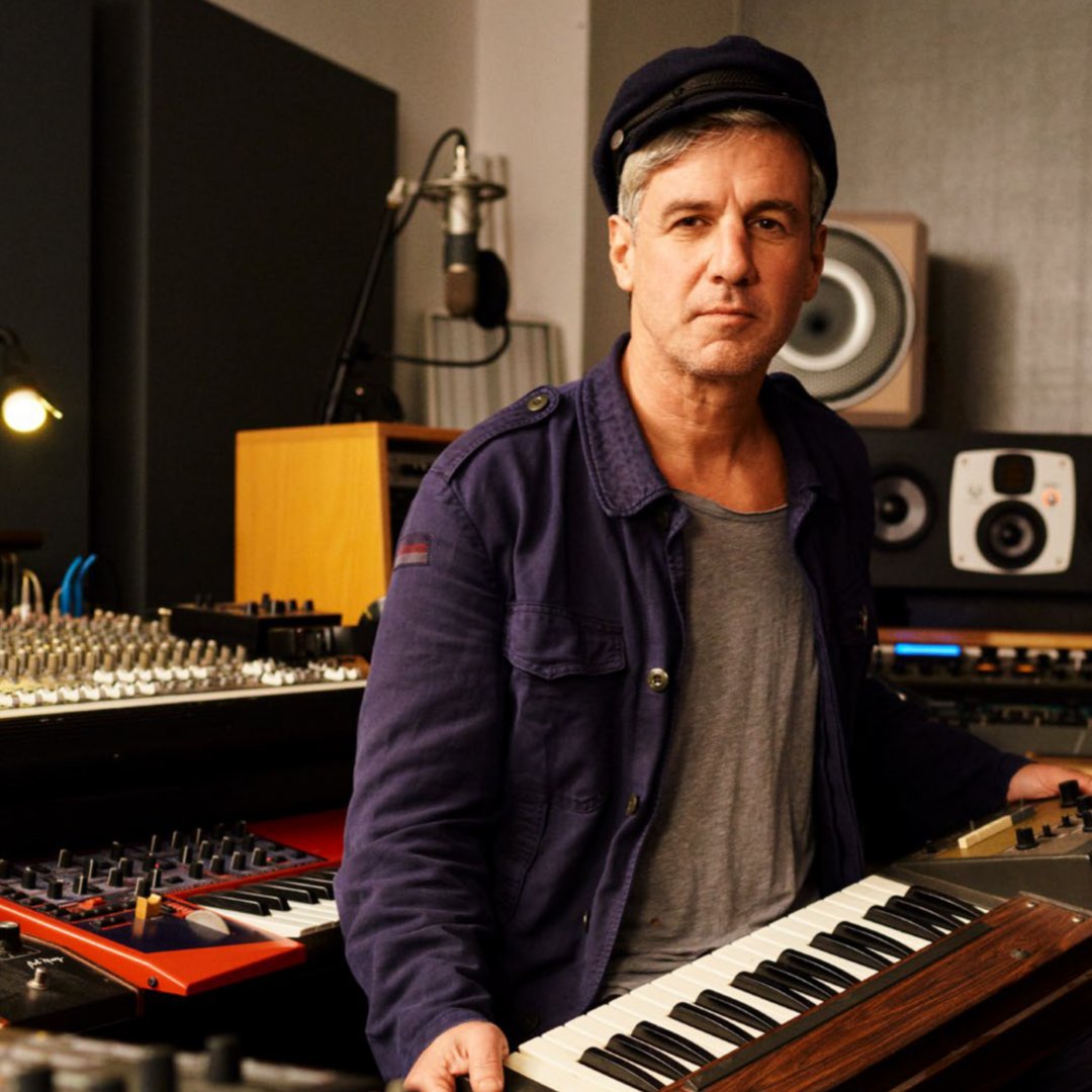 Dice el DJ y productor #MathiasModica que la misión de la música consiste en protegerse de sí misma, frente al peligro de ser seducida por lo repetitivo y hecho en serie. Mathias y mucho más 👉mate-magazine.es/buy/ #matemagazine #enpapel #issue1 #arte #música #diseño #dj