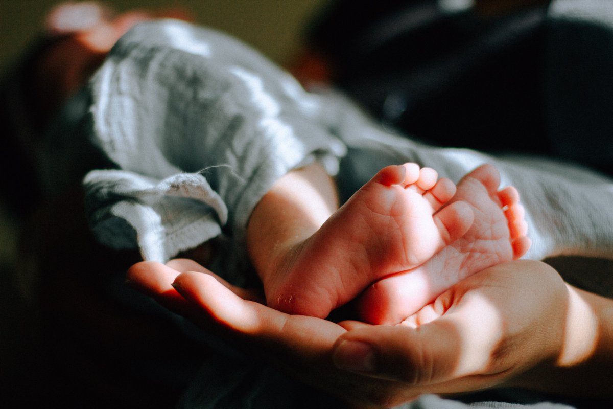 Experiencing a difficult #birth can lead to #postpartumPTSD. Similar to those typically associated with #PTSD, the symptoms can be isolating and affect the bond between mother and baby. Learn more about this topic: birthtraumaassociation.org.uk/for-parents/wh…