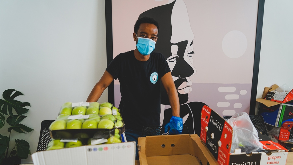 #TBT to when we collaborated with Fabrix to bring fresh fruit and veg boxes to the incredible NHS staff on the frontline of the pandemic. Let us know if you have any sort of collaboration in mind. We love working with people to explore ways to share Fat Macy's story./