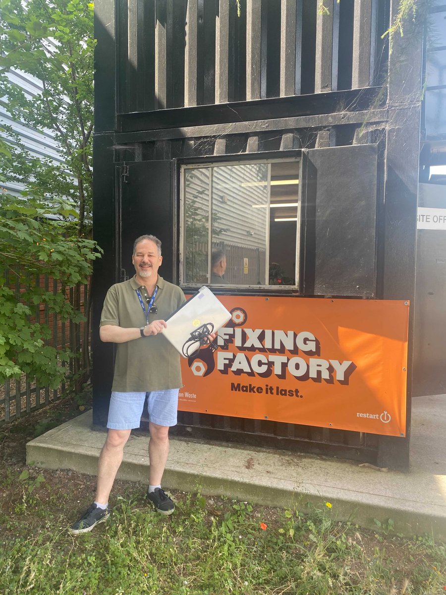 RestartProject's tweet image. Our first #FixingFactory laptop is going to a new home via @SalusburyWorld 😍.
This device is going to a young student from Kuwait now living in Brent. She has been using her phone to join online classes and do homework.
@WestLondonWaste @ready_tech_go @_wearepossible