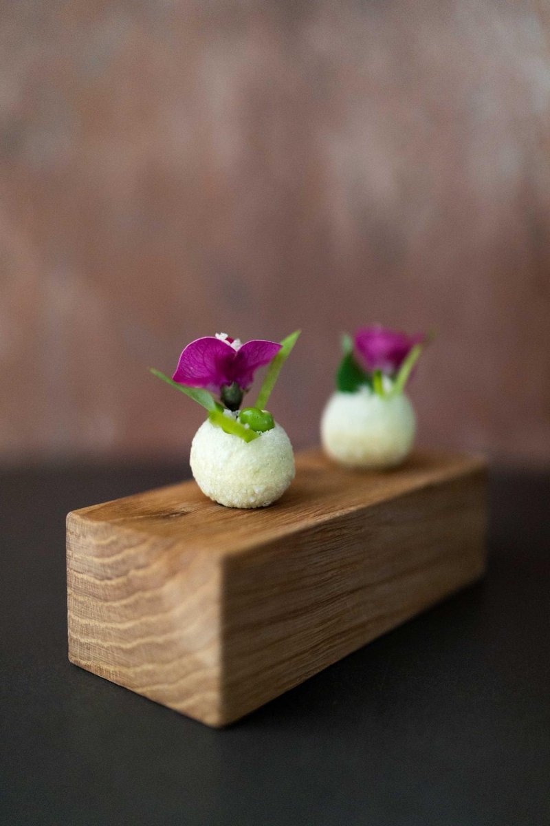 RestaurantOne's tweet image. Small bites ✨

Krokante wonton • Erwtjes • Kruiden • Mierikswortel 🍀

#amuse