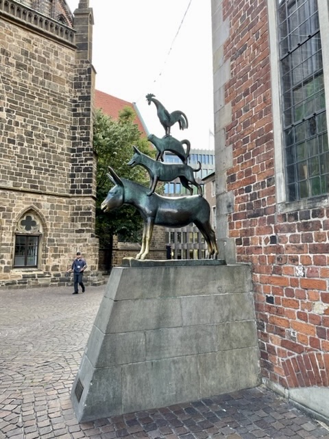3 Tage #fgz22 Sommerschule mit Perspektiven auf #Zusammenhalt und #Medien, #Europa, #Ungleichheit, #Diskurs, #Populismus, #Krisen gehen zu Ende: danke an die Vortragenden, Kommentator:innen &amp; alle Teilnehmer:innen! Und bis gleich bei der Jahrestagung...