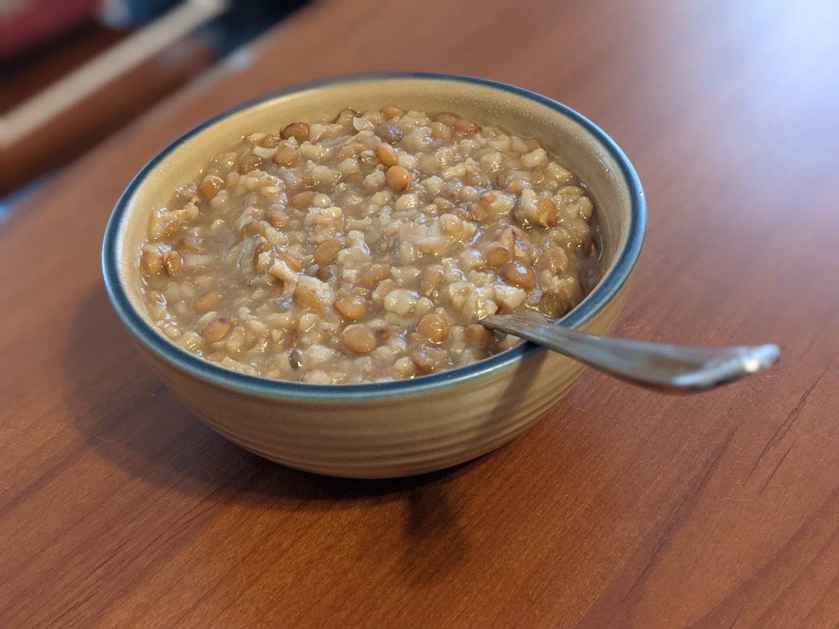 dustyweb's tweet photo. Yesterday's #pottage: brown rice, lentils, cabbage, pea protein, cracked pepper, salt #pottageposting https://t.co/CVPkTemCdl