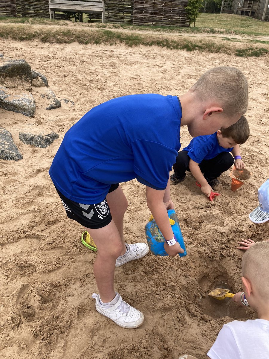 DeltaCravenYr1's tweet photo. Sand &amp; water play @DeltaCraven https://t.co/gEieevxg4e