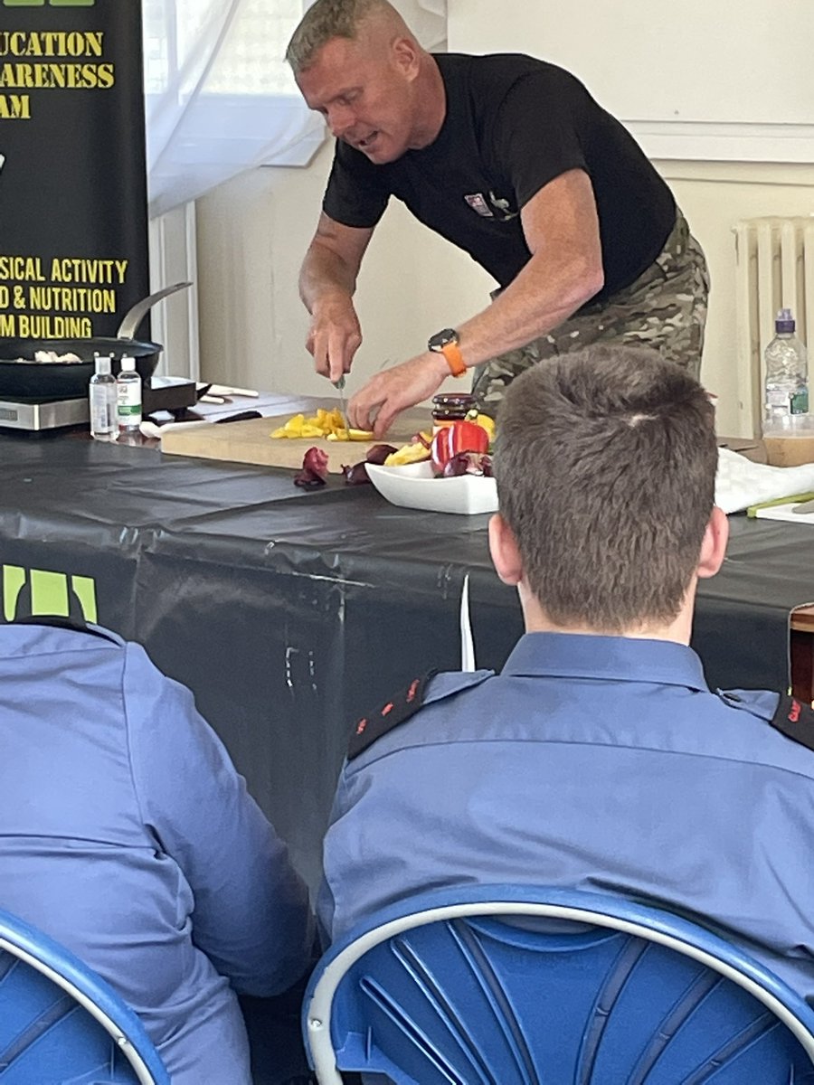 Rosyth_scc's tweet image. What an amazing night at the unit last night having the amazing @CommandoChef to educate our cadets on healthy eating !!!
Gave some great story’s and insight into naval careers in @RoyalNavy @RoyalMarines @SeaCadetsUK