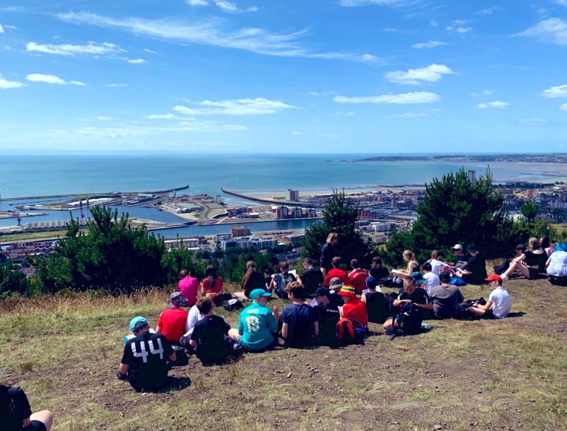 Ar daith!  Taith gerdded Bl 7  i gopa mynydd Cilfai. Golygfa bendigedig!  On tour! !!! A yr  7 hike to the summit of Kilvey Hill. What a view!!  #bryntawe #iechydalles#awyriach#teulubt