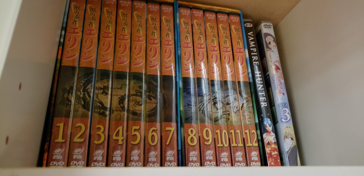びっくりしたんですが僕の大好きな文学作品の「獣の奏者」が今日トレンド入りしてました。
僕が中学生の時にその世界観にドハマリして初めてアニメのDVD買ったのがこの作品でした。
自分にとって人生のターニングポイント的存在です
#獣の奏者 #上橋菜穂子 #獣の奏者エリン
#わたしを作った児童文学5冊