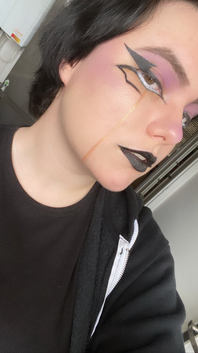 madburnishleo's tweet photo. Hi I’m Leo, I’m Agender, french, I use he/him pronouns and I like makeup and cosplays 🥴
#nbdov #nonbinary #NonBinaryPeoplesDay #nonbinaryandproud https://t.co/ZUAcfwVj1N