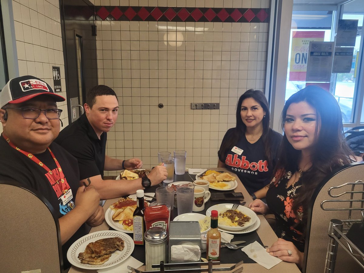 michaelbexargop's tweet photo. It's not always Taco Bell. @ the Awful Waffle.
#LeadRight
#lonestarherd
#about50 https://t.co/CTKZYuZ29Z