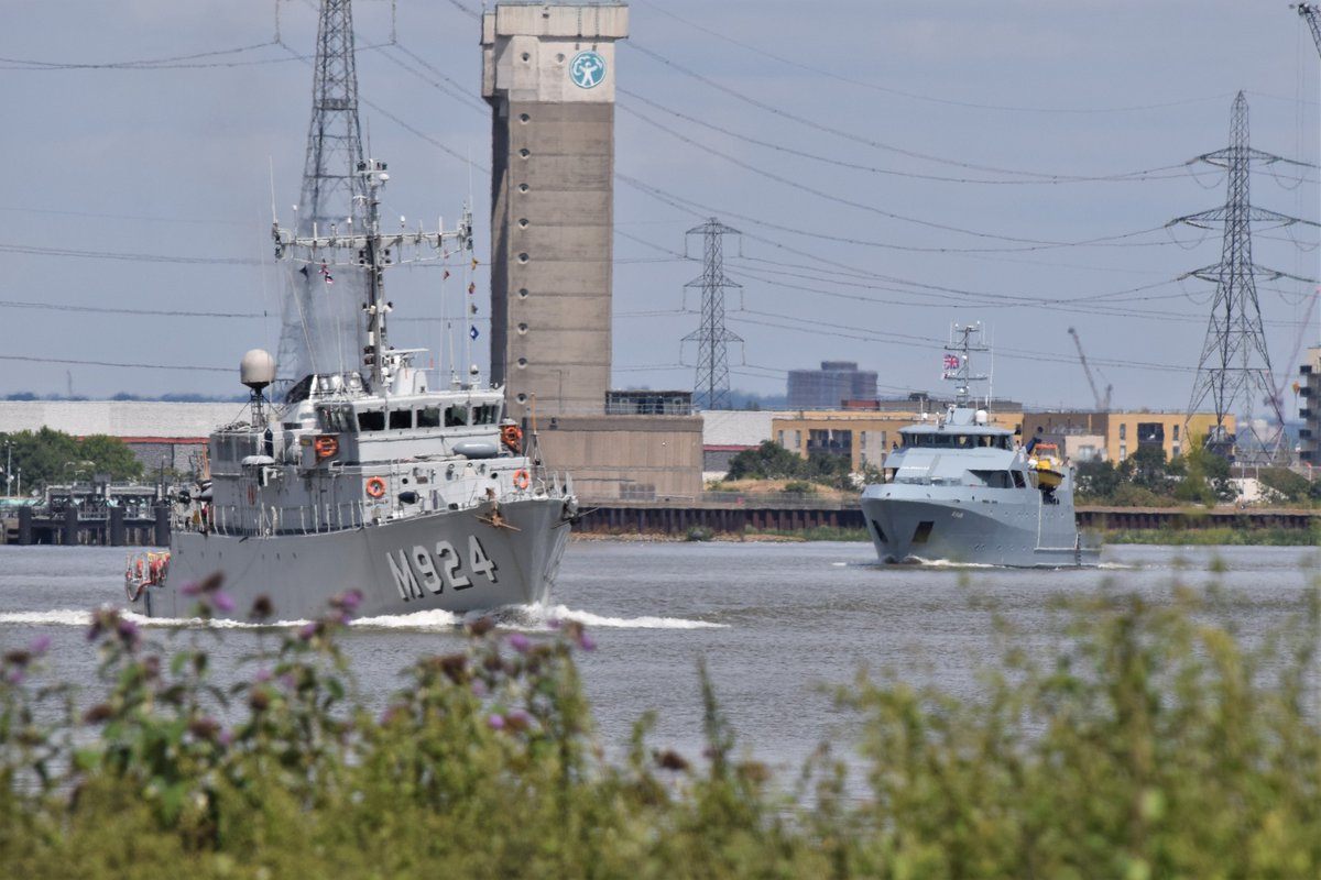 AJBC_1's tweet photo. π§πͺ @TheBelgianNavy BNS PRIMULA & BNS BELLIS with #NavOcean's ALMAK (4-year cadet training contract with Belgian Navy) arrive on the #Thames heading to West India Dock - visiting #London in connection with annual Belgian Cenotaph parade. #dlr_blog
#RiverThames
#ShipsinPics https://t.co/aOIVqcOhIK