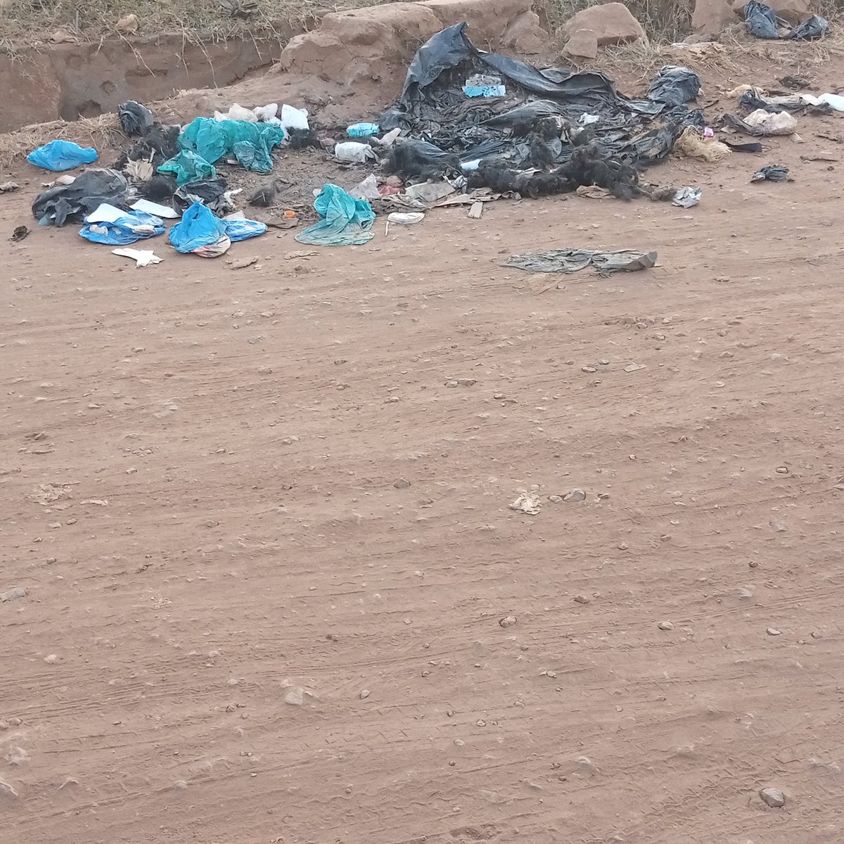 dericbamwesgye's tweet photo. Things we always never want to use anymore lets dump them somewhere safe #keepingugandaclean https://t.co/tD8rPacV72