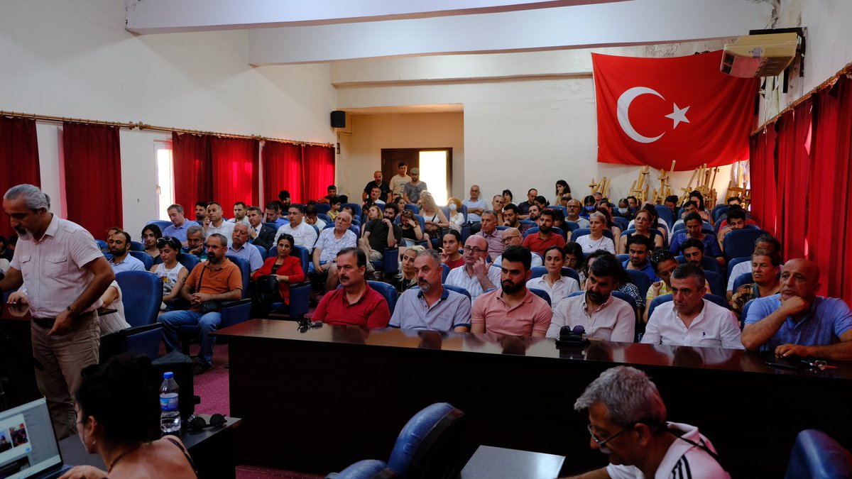 DernegiSamandag's tweet photo. HDP Milletvekili Tülay Hatimoğulları (@TulayHatim) ve CHP Milletvekili Yıldırım Kaya'nın (@yildirimkaya40) katılımıyla "Çoklu Kriz Düzeni ve Seçimler" panelinde Samandağ halkıyla bir aradaydık.

Akşam, Grup Nidal ve Suavi konseriyle tekrar bir arada olacağız!🌿
#EvvelTemmuzZamanı https://t.co/l9rvVW5zSc