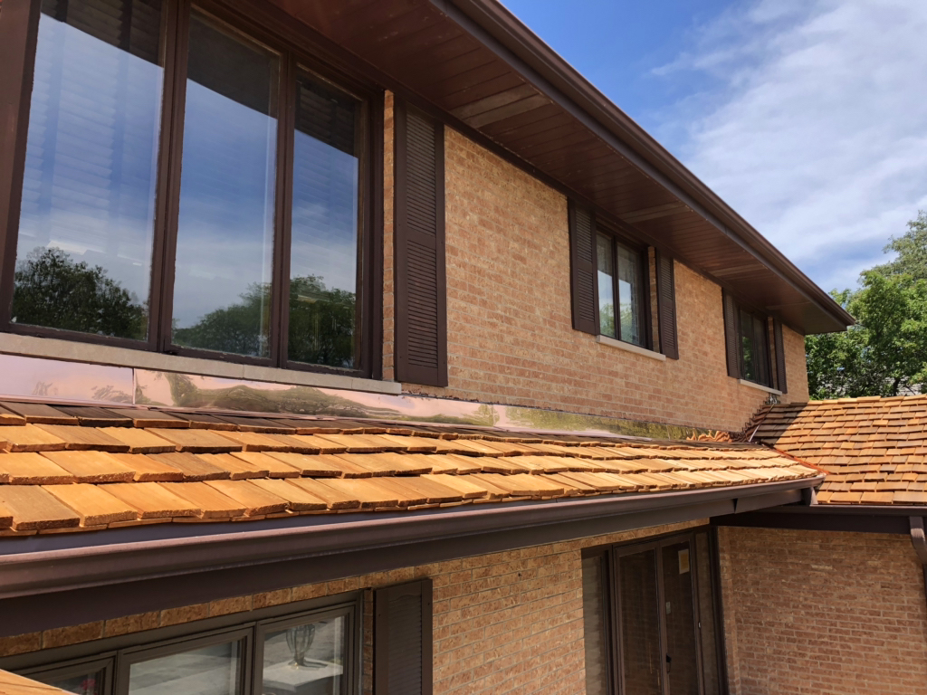 ShakeGuys's tweet photo. Shake Guys' high-quality craftsmanship is on full display with this Cedar Shake Roof Replacement that we did in Oak Brook, IL! It features Heavy Hand-Split Shakes. We also installed Copper Flashing, Skylights & Gutters.
#ShakeGuys #roofing #cedarshakeroof #OakBrookil https://t.co/GHwGlnbJFs